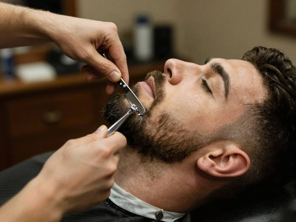 Taille de barbe au rasoir